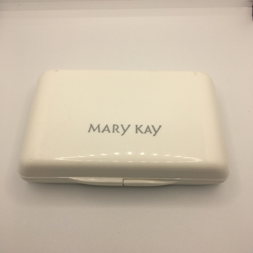 Mary Kay Travel Set - Picture 4 of 8